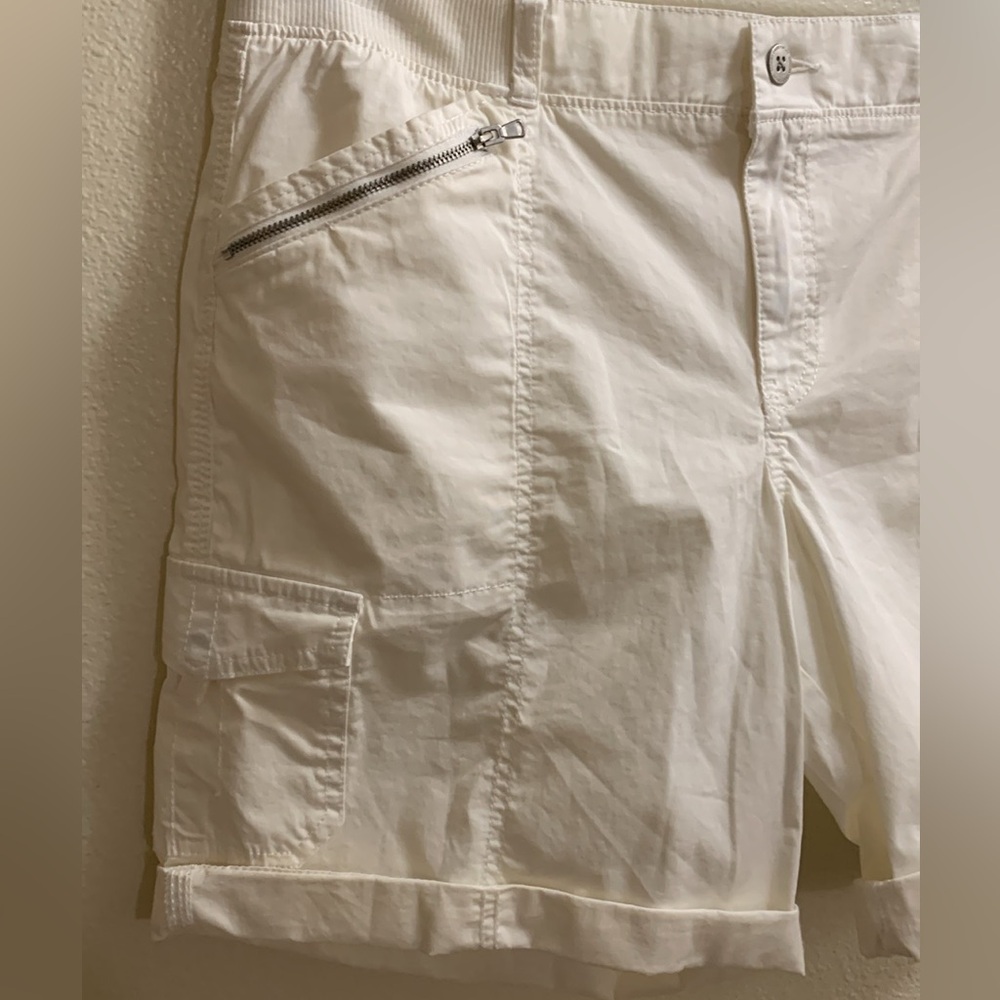 Sonoma White Bermuda Mid-Rise Cargo Shorts Ultra Comfort Waist Size 16 New - Picture 8 of 10